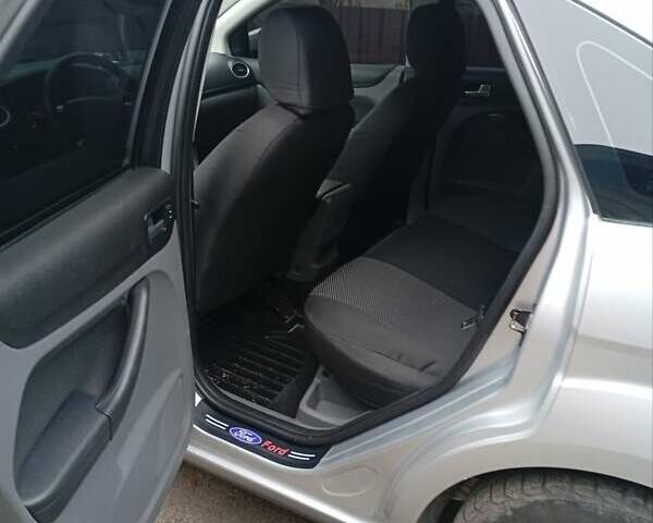 Серый Форд Фокус, объемом двигателя 1.6 л и пробегом 239 тыс. км за 5250 $, фото 9 на Automoto.ua