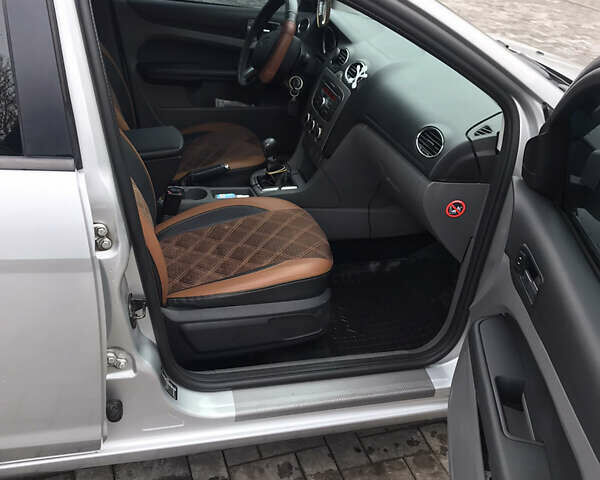 Серый Форд Фокус, объемом двигателя 1.6 л и пробегом 142 тыс. км за 5800 $, фото 3 на Automoto.ua