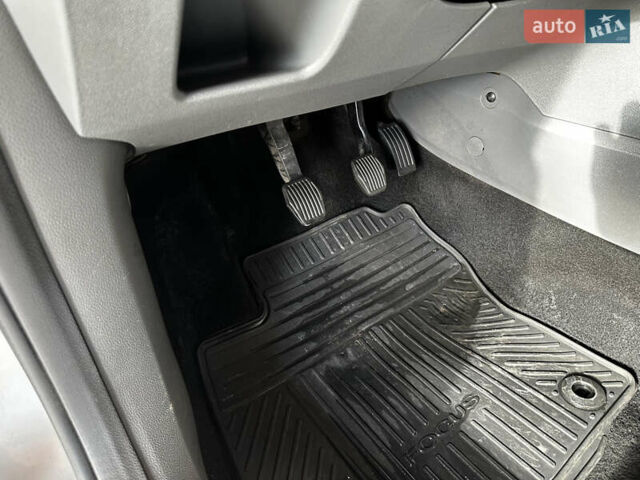 Серый Форд Фокус, объемом двигателя 1.6 л и пробегом 175 тыс. км за 5900 $, фото 33 на Automoto.ua