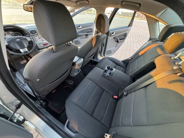 Серый Форд Фокус, объемом двигателя 1.6 л и пробегом 180 тыс. км за 5100 $, фото 9 на Automoto.ua