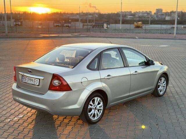 Серый Форд Фокус, объемом двигателя 1.6 л и пробегом 180 тыс. км за 5100 $, фото 1 на Automoto.ua