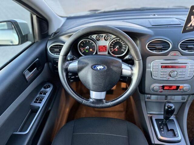 Серый Форд Фокус, объемом двигателя 1.6 л и пробегом 180 тыс. км за 5100 $, фото 3 на Automoto.ua