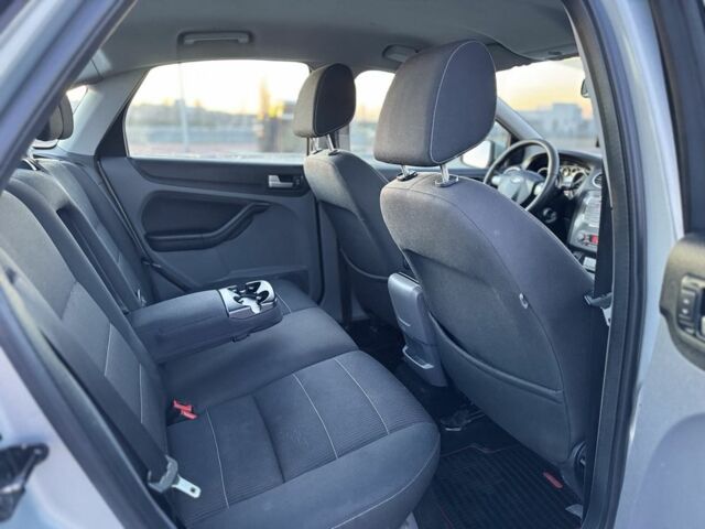 Серый Форд Фокус, объемом двигателя 1.6 л и пробегом 180 тыс. км за 5100 $, фото 10 на Automoto.ua