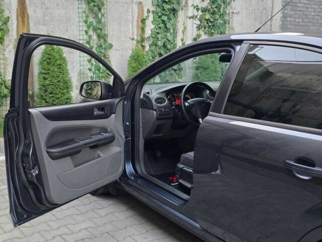 Серый Форд Фокус, объемом двигателя 0 л и пробегом 136 тыс. км за 5999 $, фото 5 на Automoto.ua