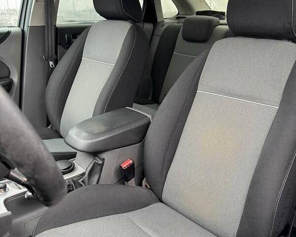 Серый Форд Фокус, объемом двигателя 1.6 л и пробегом 328 тыс. км за 4200 $, фото 13 на Automoto.ua