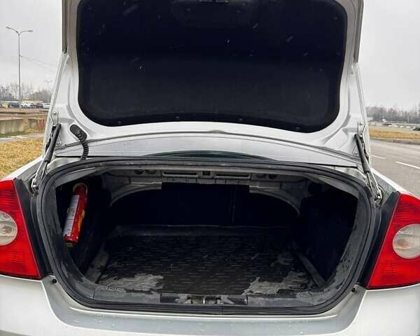 Серый Форд Фокус, объемом двигателя 1.6 л и пробегом 328 тыс. км за 4200 $, фото 7 на Automoto.ua