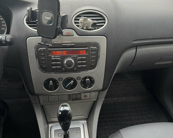 Серый Форд Фокус, объемом двигателя 1.6 л и пробегом 271 тыс. км за 3800 $, фото 10 на Automoto.ua