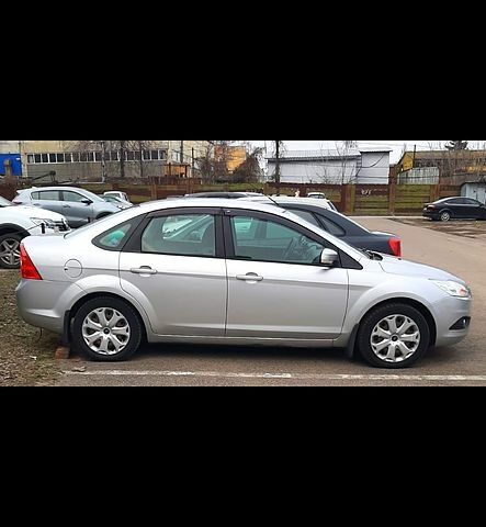 Серый Форд Фокус, объемом двигателя 1.6 л и пробегом 80 тыс. км за 8100 $, фото 4 на Automoto.ua