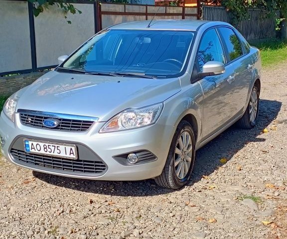 Сірий Форд Фокус, об'ємом двигуна 1.6 л та пробігом 130 тис. км за 5000 $, фото 2 на Automoto.ua