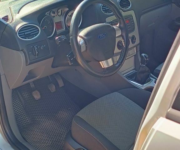 Сірий Форд Фокус, об'ємом двигуна 1.6 л та пробігом 130 тис. км за 5000 $, фото 9 на Automoto.ua