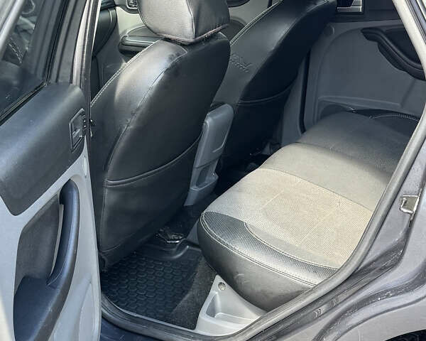 Серый Форд Фокус, объемом двигателя 2 л и пробегом 157 тыс. км за 7400 $, фото 3 на Automoto.ua