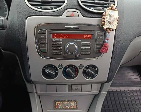 Сірий Форд Фокус, об'ємом двигуна 0 л та пробігом 204 тис. км за 5700 $, фото 2 на Automoto.ua