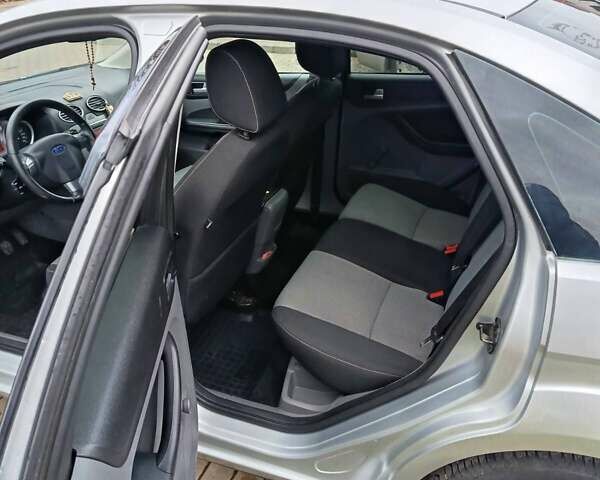 Сірий Форд Фокус, об'ємом двигуна 0 л та пробігом 204 тис. км за 5700 $, фото 3 на Automoto.ua