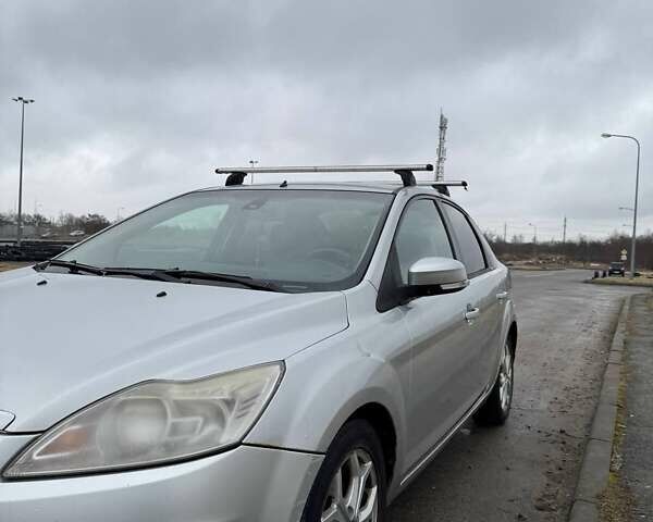 Серый Форд Фокус, объемом двигателя 1.6 л и пробегом 328 тыс. км за 4200 $, фото 1 на Automoto.ua