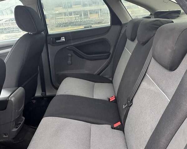 Серый Форд Фокус, объемом двигателя 1.6 л и пробегом 328 тыс. км за 4200 $, фото 15 на Automoto.ua