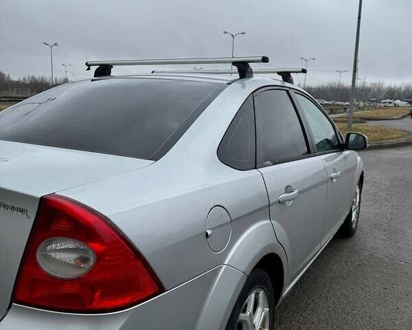 Серый Форд Фокус, объемом двигателя 1.6 л и пробегом 328 тыс. км за 4200 $, фото 5 на Automoto.ua