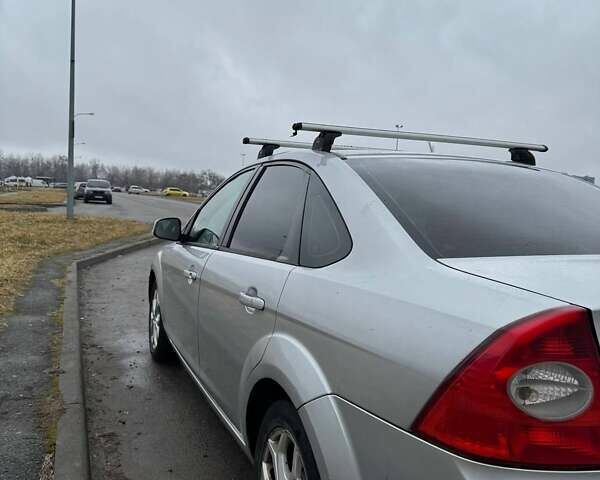 Серый Форд Фокус, объемом двигателя 1.6 л и пробегом 328 тыс. км за 4200 $, фото 3 на Automoto.ua