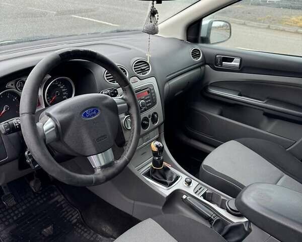 Серый Форд Фокус, объемом двигателя 1.6 л и пробегом 328 тыс. км за 4200 $, фото 12 на Automoto.ua