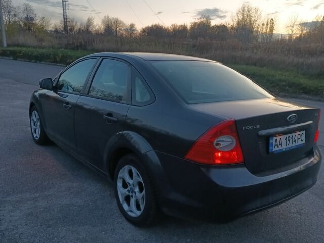 Серый Форд Фокус, объемом двигателя 2 л и пробегом 165 тыс. км за 6000 $, фото 3 на Automoto.ua