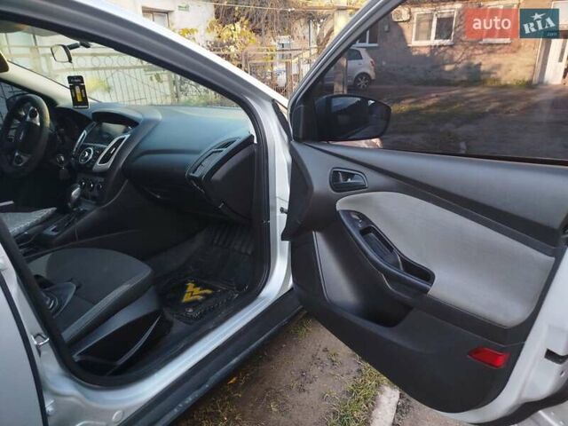 Серый Форд Фокус, объемом двигателя 2 л и пробегом 225 тыс. км за 6500 $, фото 5 на Automoto.ua