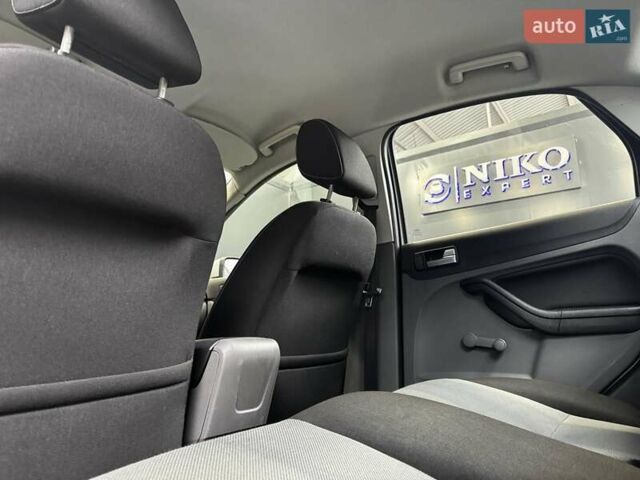 Серый Форд Фокус, объемом двигателя 1.6 л и пробегом 174 тыс. км за 6000 $, фото 37 на Automoto.ua