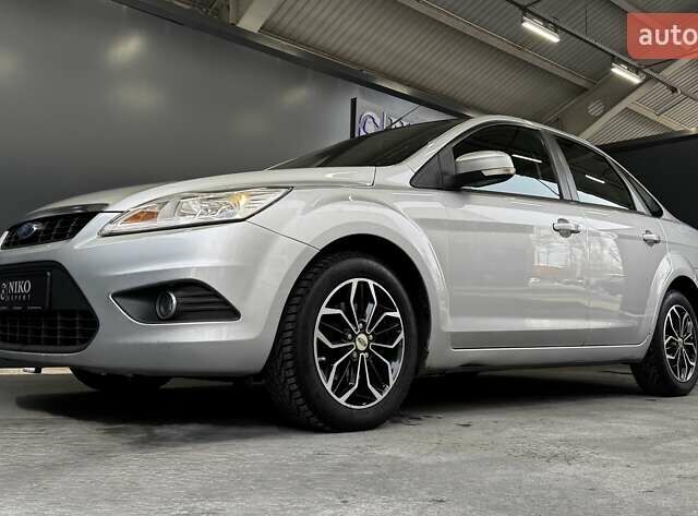 Серый Форд Фокус, объемом двигателя 1.6 л и пробегом 174 тыс. км за 6000 $, фото 5 на Automoto.ua