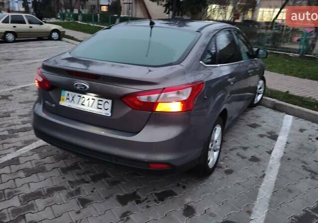 Серый Форд Фокус, объемом двигателя 1.6 л и пробегом 235 тыс. км за 7200 $, фото 6 на Automoto.ua