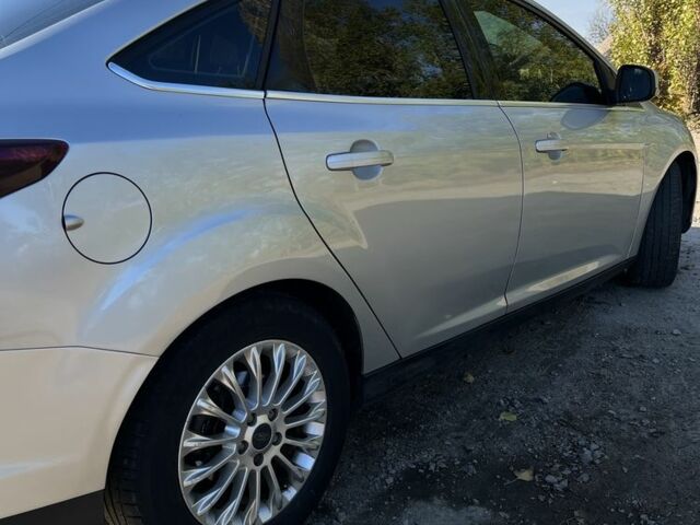 Серый Форд Фокус, объемом двигателя 1.6 л и пробегом 176 тыс. км за 7300 $, фото 5 на Automoto.ua