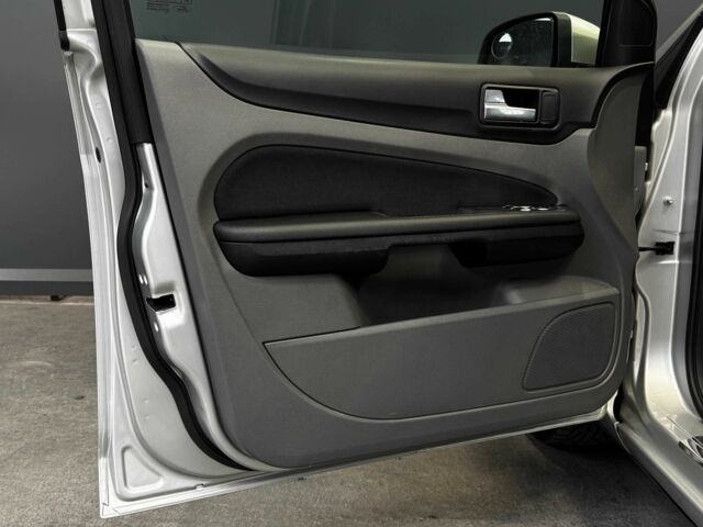 Сірий Форд Фокус, об'ємом двигуна 1.6 л та пробігом 174 тис. км за 5900 $, фото 17 на Automoto.ua