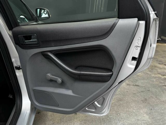 Сірий Форд Фокус, об'ємом двигуна 1.6 л та пробігом 174 тис. км за 5900 $, фото 20 на Automoto.ua