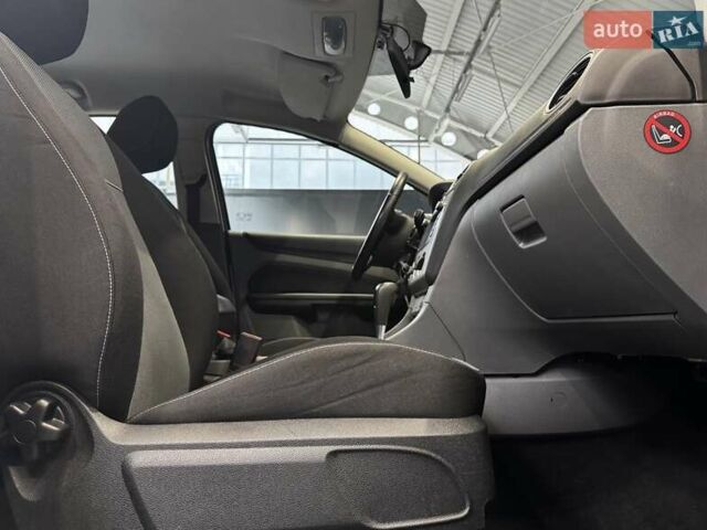 Серый Форд Фокус, объемом двигателя 1.6 л и пробегом 174 тыс. км за 6000 $, фото 36 на Automoto.ua