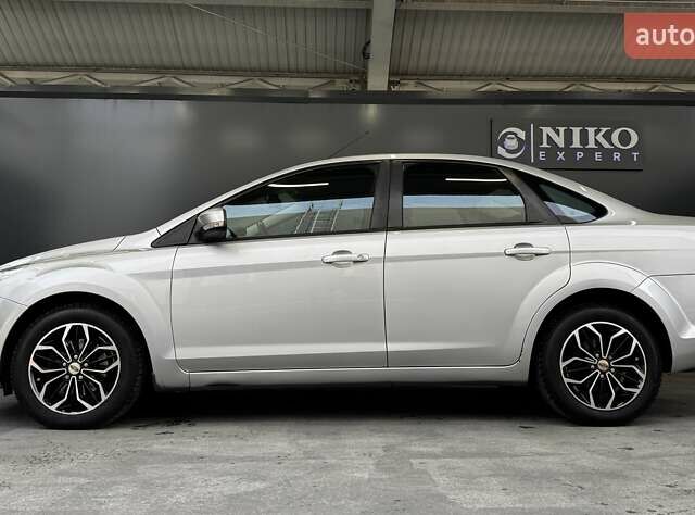 Серый Форд Фокус, объемом двигателя 1.6 л и пробегом 174 тыс. км за 6000 $, фото 7 на Automoto.ua