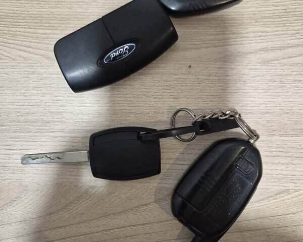 Серый Форд Фокус, объемом двигателя 1.6 л и пробегом 300 тыс. км за 6300 $, фото 18 на Automoto.ua