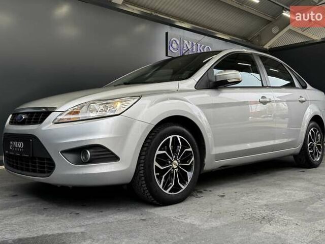 Серый Форд Фокус, объемом двигателя 1.6 л и пробегом 174 тыс. км за 6000 $, фото 4 на Automoto.ua