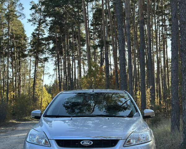 Серый Форд Фокус, объемом двигателя 1.6 л и пробегом 117 тыс. км за 7500 $, фото 2 на Automoto.ua