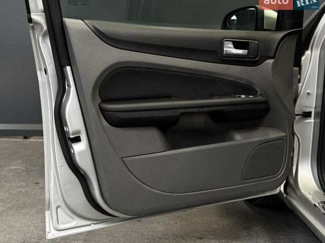 Серый Форд Фокус, объемом двигателя 1.6 л и пробегом 174 тыс. км за 6000 $, фото 39 на Automoto.ua