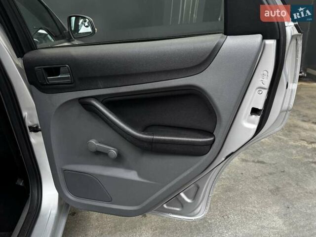 Серый Форд Фокус, объемом двигателя 1.6 л и пробегом 174 тыс. км за 6000 $, фото 42 на Automoto.ua