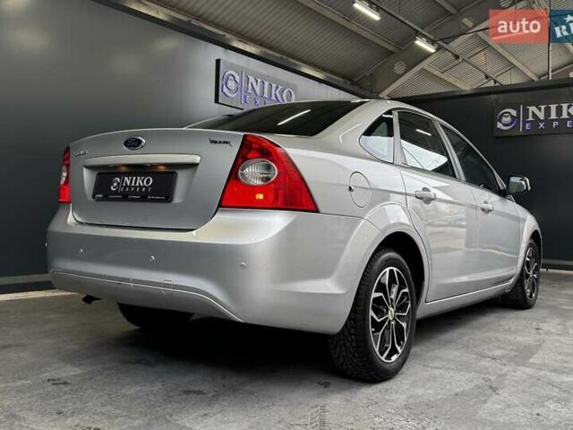 Серый Форд Фокус, объемом двигателя 1.6 л и пробегом 174 тыс. км за 6000 $, фото 16 на Automoto.ua