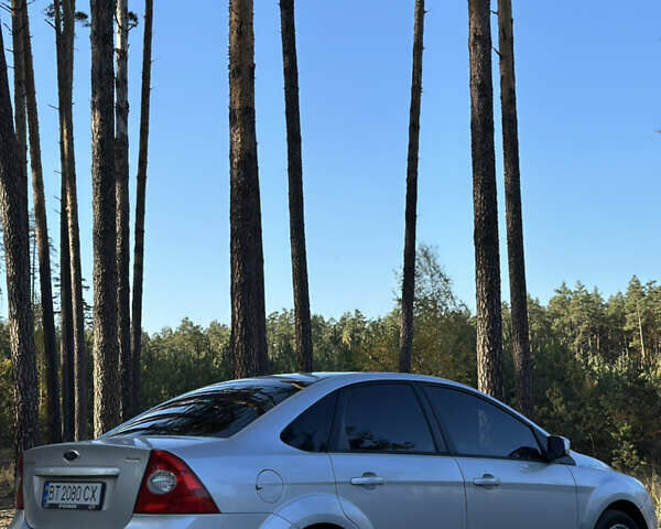 Серый Форд Фокус, объемом двигателя 1.6 л и пробегом 117 тыс. км за 7500 $, фото 5 на Automoto.ua