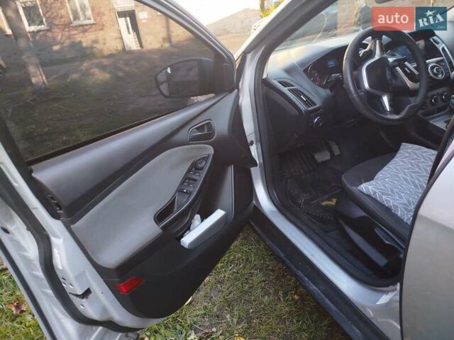 Серый Форд Фокус, объемом двигателя 2 л и пробегом 225 тыс. км за 6500 $, фото 12 на Automoto.ua