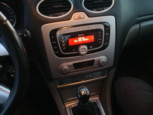 Серый Форд Фокус, объемом двигателя 2 л и пробегом 165 тыс. км за 6000 $, фото 5 на Automoto.ua