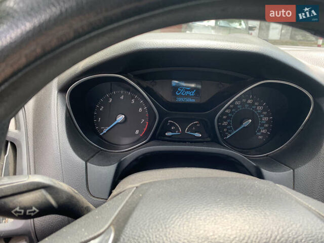 Серый Форд Фокус, объемом двигателя 2 л и пробегом 209 тыс. км за 6250 $, фото 6 на Automoto.ua