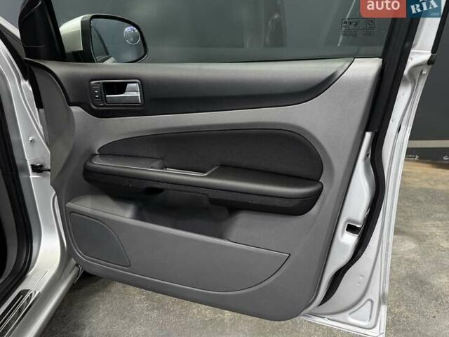 Серый Форд Фокус, объемом двигателя 1.6 л и пробегом 174 тыс. км за 6000 $, фото 40 на Automoto.ua