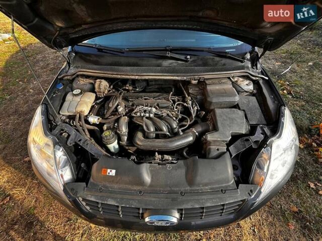 Серый Форд Фокус, объемом двигателя 1.6 л и пробегом 300 тыс. км за 6300 $, фото 11 на Automoto.ua