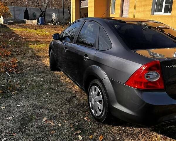 Серый Форд Фокус, объемом двигателя 1.6 л и пробегом 300 тыс. км за 6300 $, фото 12 на Automoto.ua