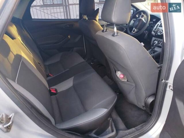 Серый Форд Фокус, объемом двигателя 2 л и пробегом 225 тыс. км за 6500 $, фото 1 на Automoto.ua