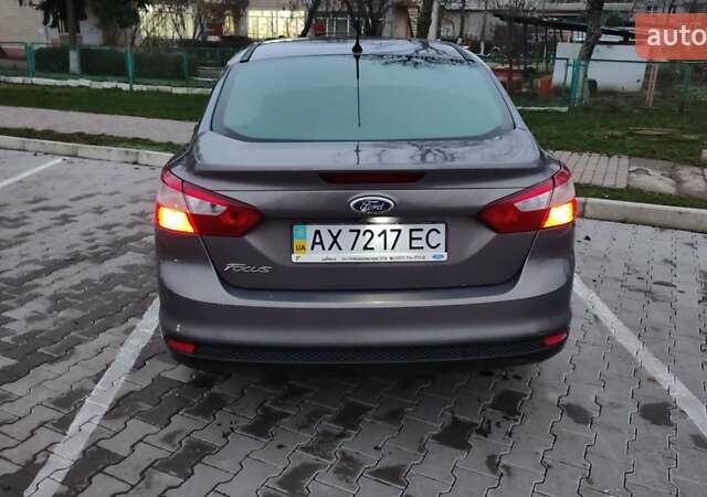 Серый Форд Фокус, объемом двигателя 1.6 л и пробегом 235 тыс. км за 7200 $, фото 5 на Automoto.ua