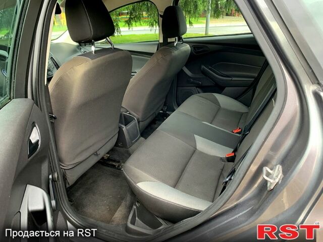 Серый Форд Фокус, объемом двигателя 2 л и пробегом 192 тыс. км за 5400 $, фото 5 на Automoto.ua