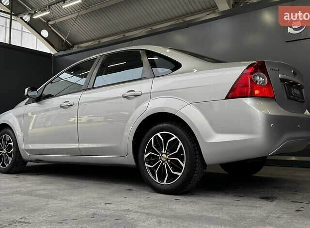 Серый Форд Фокус, объемом двигателя 1.6 л и пробегом 174 тыс. км за 6000 $, фото 9 на Automoto.ua