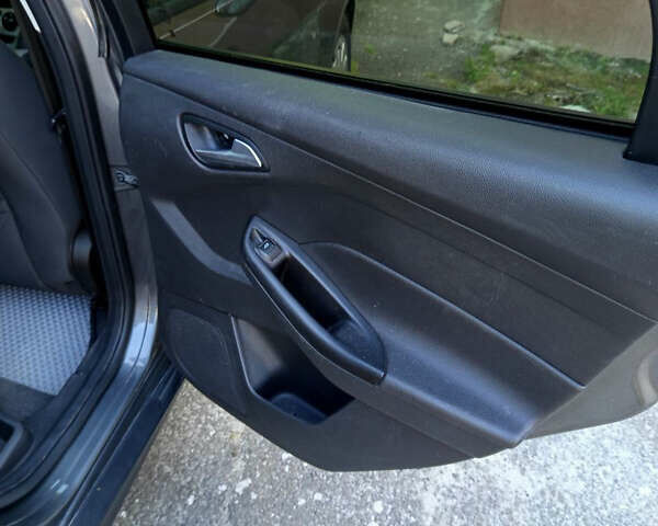 Серый Форд Фокус, объемом двигателя 2.01 л и пробегом 280 тыс. км за 6100 $, фото 13 на Automoto.ua